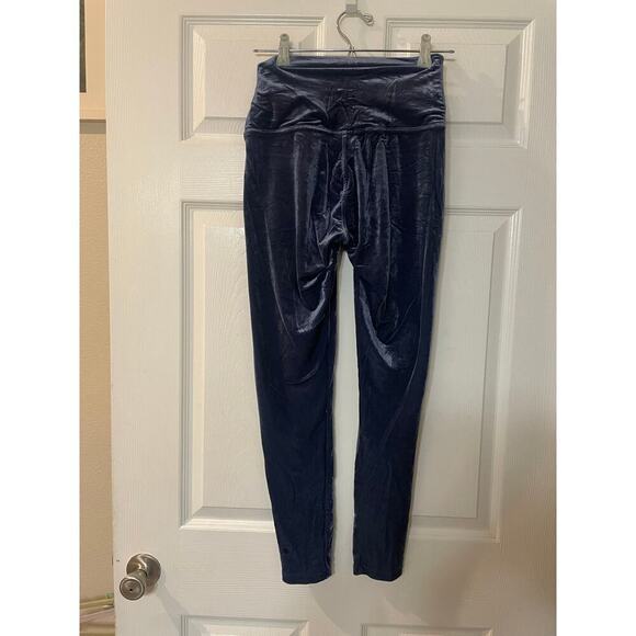 Shefit Velvet Leggings Size Luxe (Large) - Picture 2 of 11